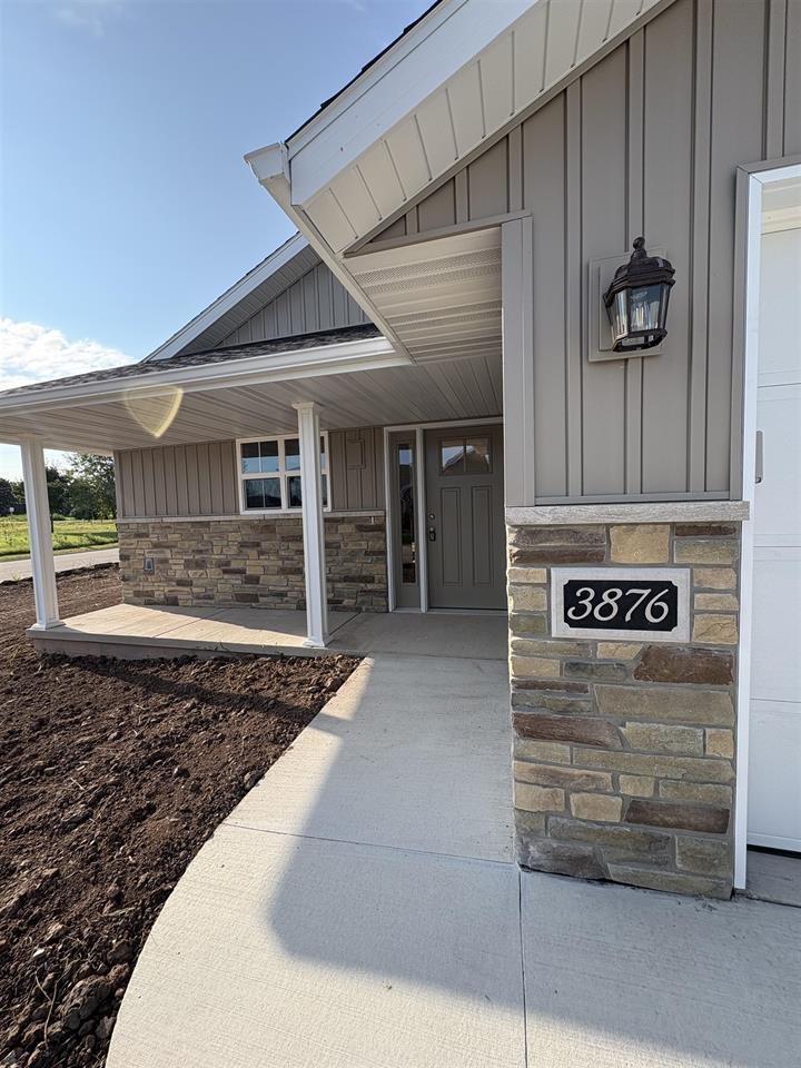3876 Meunier Lane Green Bay, WI 54311 - Photo 2 of 29