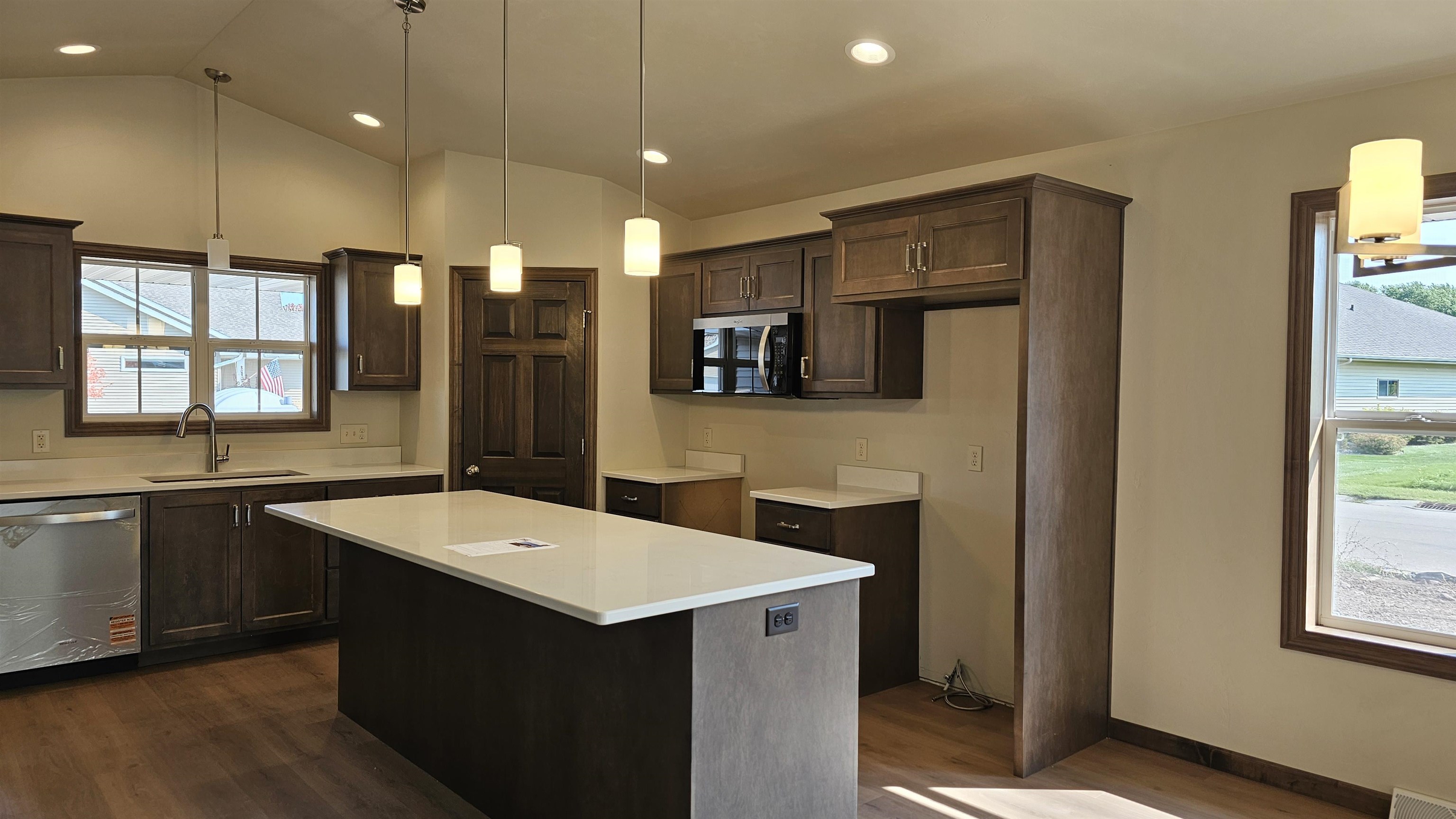 3876 Meunier Lane Green Bay, WI 54311 - Photo 4 of 29