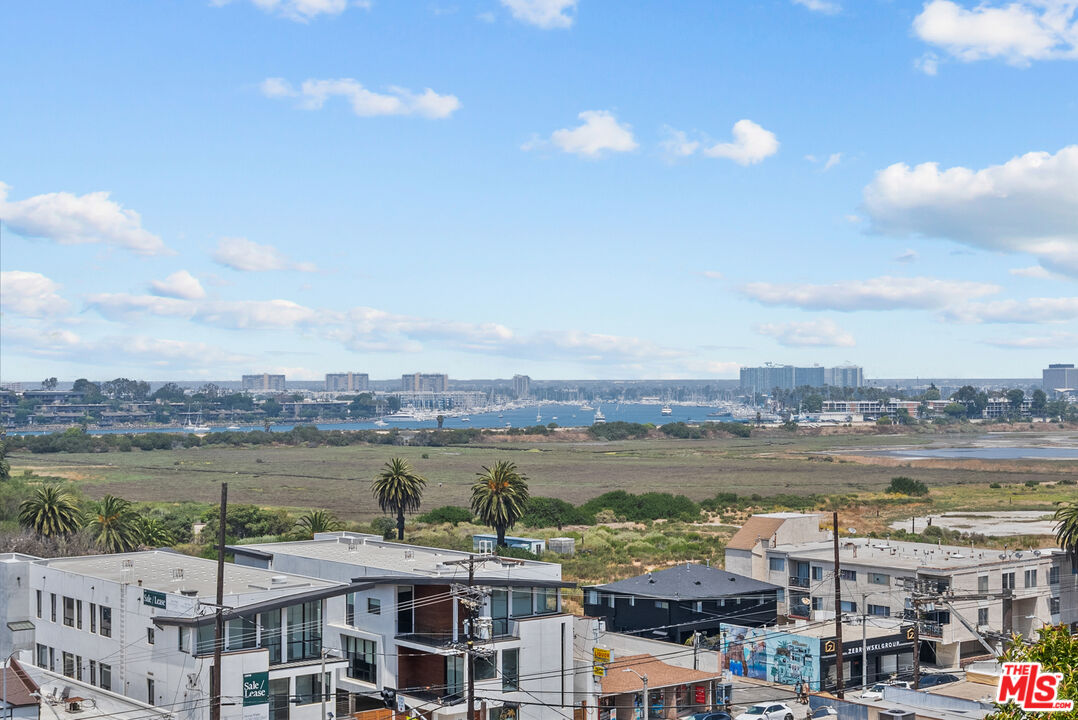 243 Montreal Street Playa del Rey, CA 90293 - Photo 4 of 47