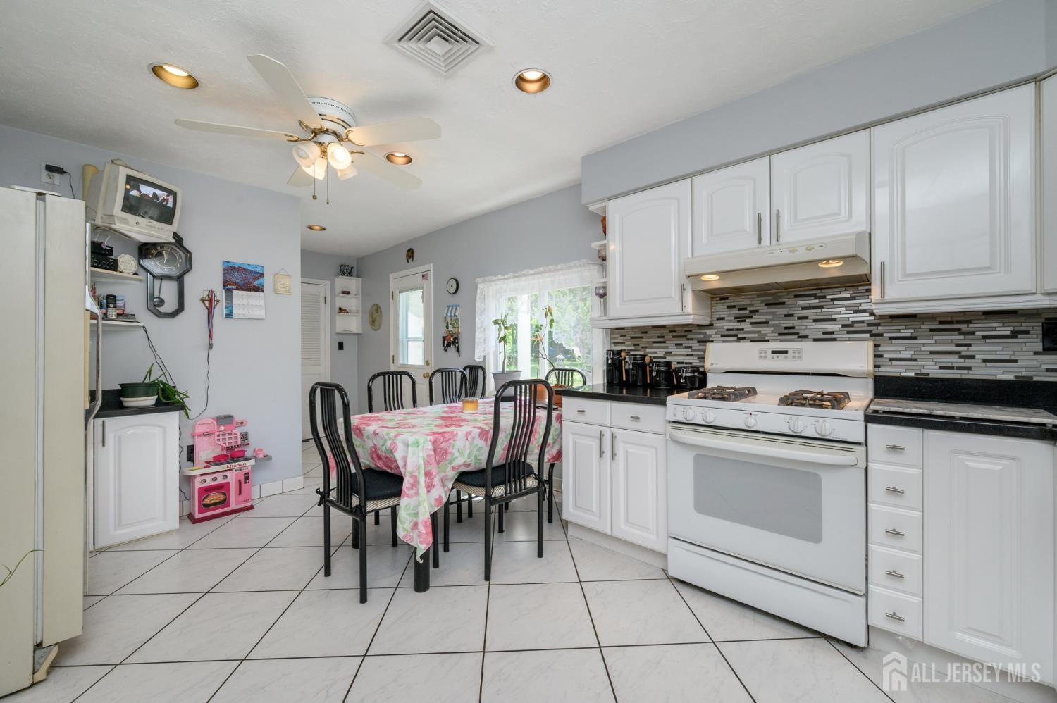 482 Stagecoach Road Millstone Township, NJ 08510 - Photo 8 of 45