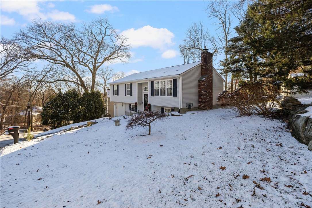 26 Smith Street Lincoln, RI 02865 - Photo 4 of 20
