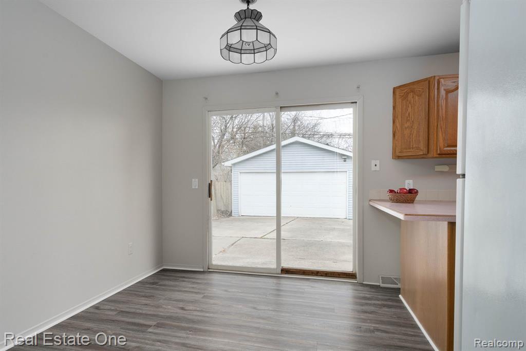 2745 Emmons Avenue Rochester Hills, MI 48307 - Photo 22 of 25
