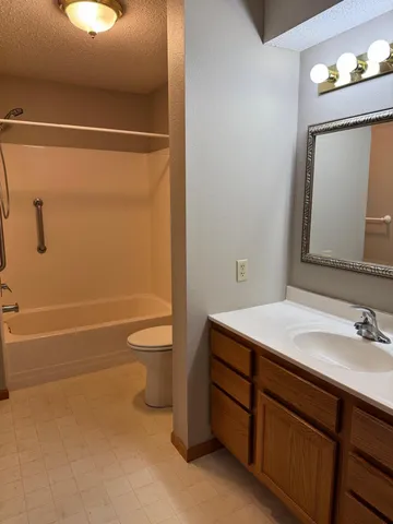 $163,500 | 912 Hawthorne Street, Unit 106, Alexandria, MN 56308