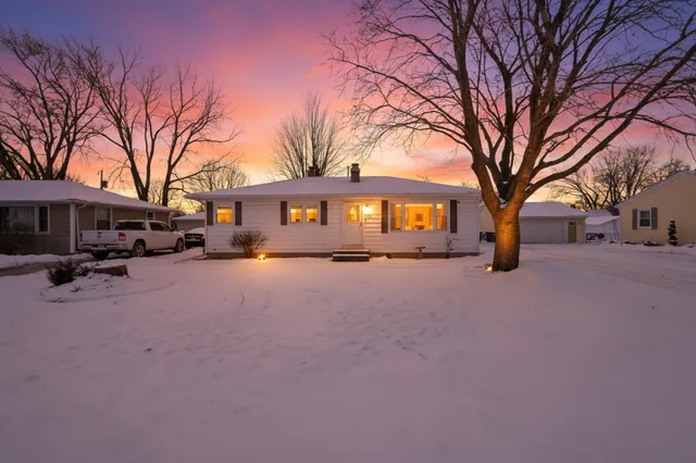 $259,000 | 975 Clover Street, Menasha, WI 54952