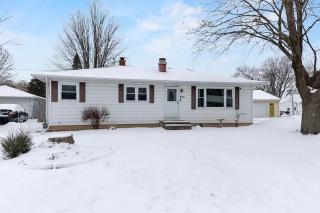 $259,000 | 975 Clover Street, Menasha, WI 54952