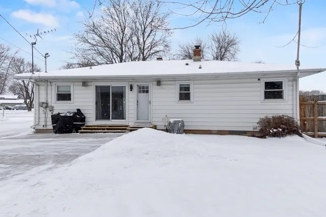 $259,000 | 975 Clover Street, Menasha, WI 54952