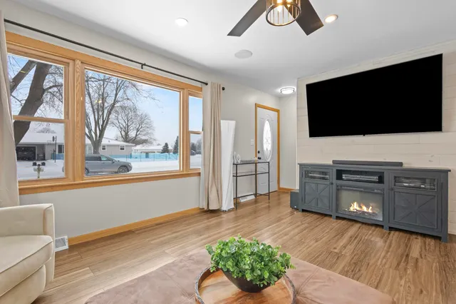 $259,000 | 975 Clover Street, Menasha, WI 54952