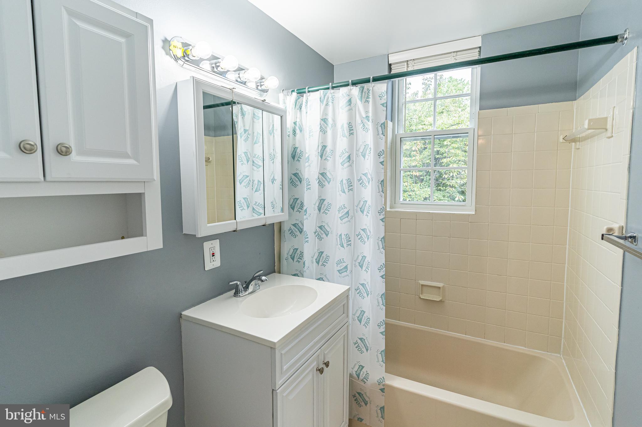 1728 North Rhodes Street, Unit 5275 Arlington, VA 22201 - Photo 12 of 19 Updated and move in ready