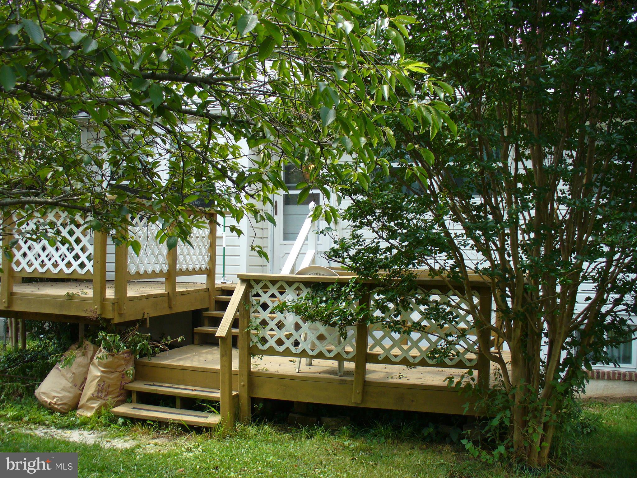 1016 10th Street Laurel, MD 20707 - Photo 6 of 37 2 level deck