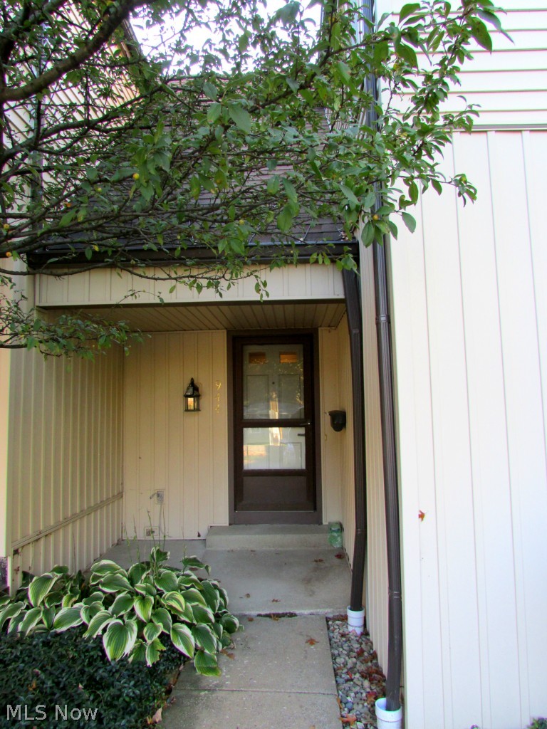 944 Som Center Road, Unit A3 Cleveland, OH 44143 - Photo 2 of 25 Gallery Image 2