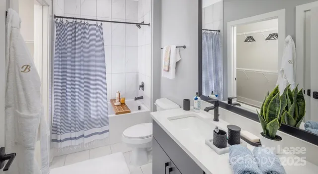 $2,161 | 2220 Wilkinson Boulevard, Unit B3, Charlotte, NC 28208