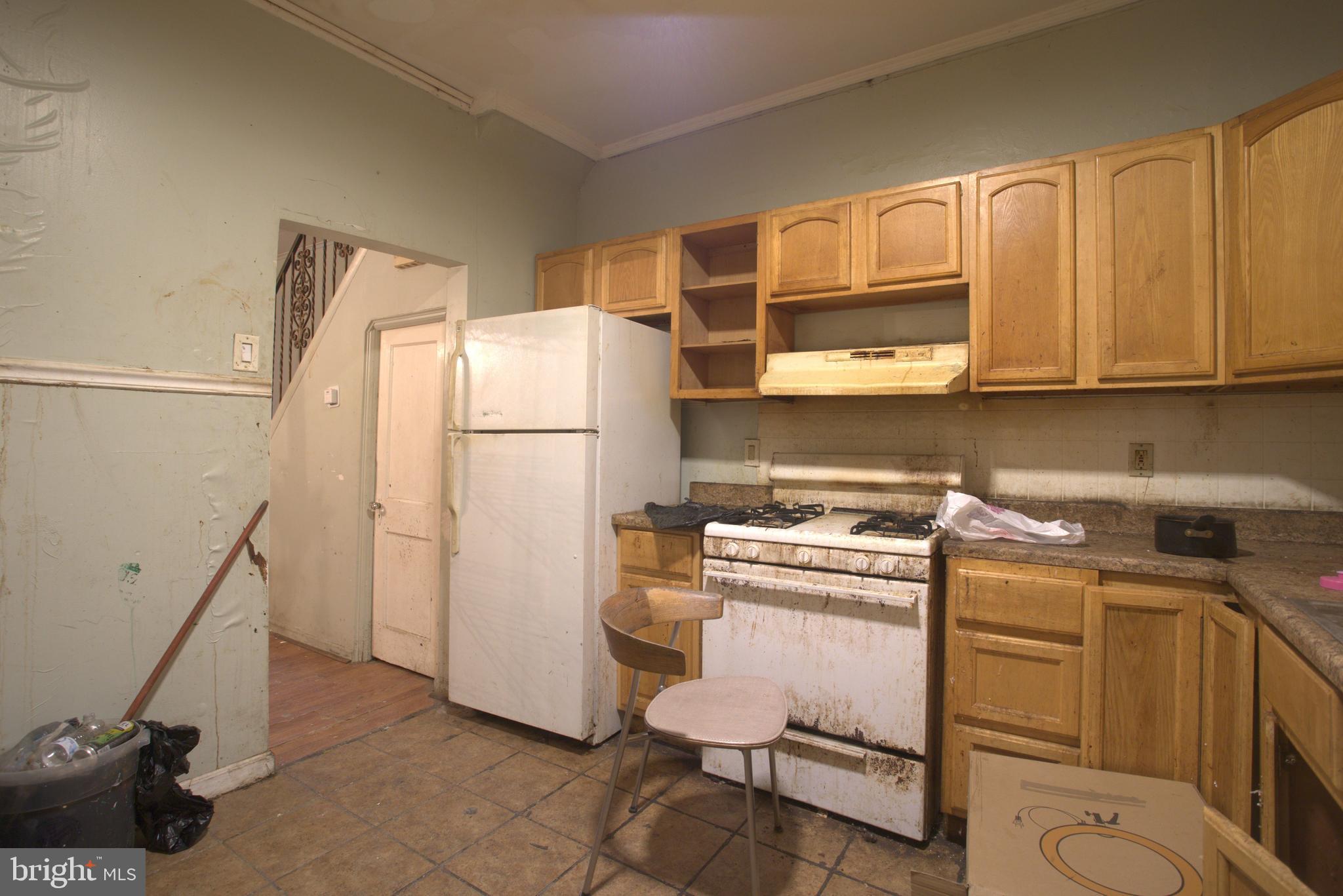 2140 South Simpson Street Philadelphia, PA 19142 - Photo 5 of 12 a utility room with dryer and washer