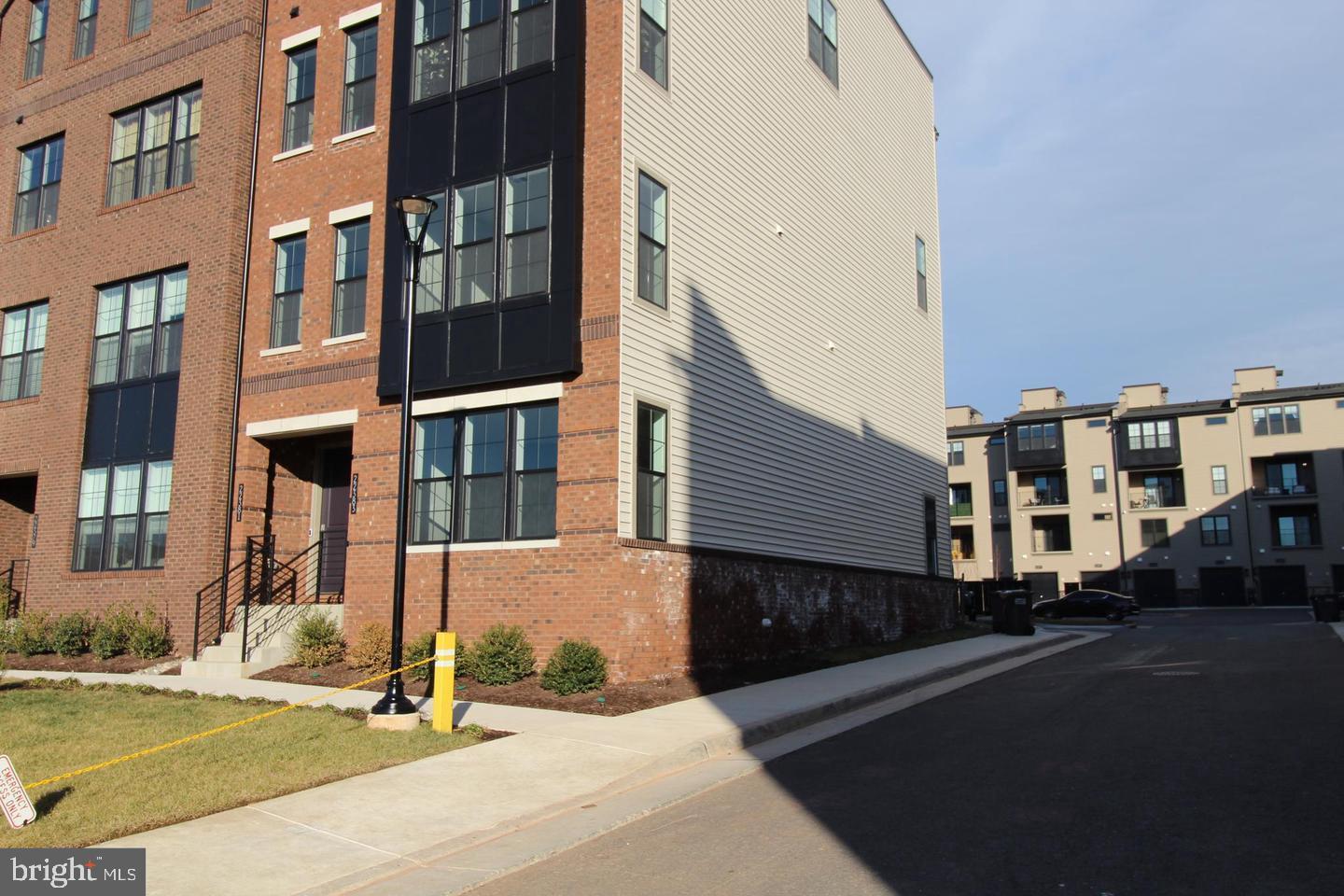 22383 Roanoke Rise Terrace Ashburn, VA 20148 - Photo 2 of 41 a front view of a building with street view