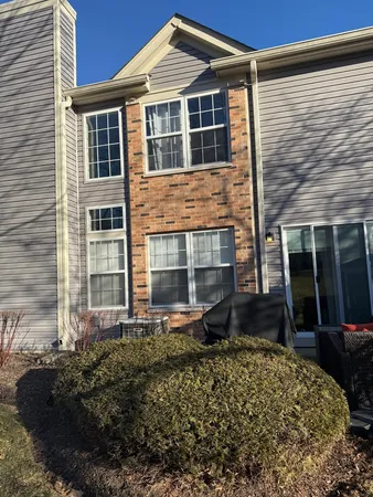 $2,750 | 160 Crescent Lane, Schaumburg, IL 60193