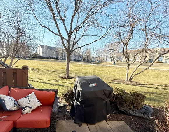 $2,750 | 160 Crescent Lane, Schaumburg, IL 60193