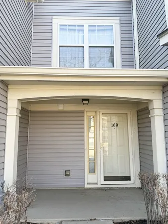 $2,750 | 160 Crescent Lane, Schaumburg, IL 60193