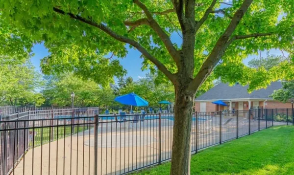 $2,750 | 160 Crescent Lane, Schaumburg, IL 60193