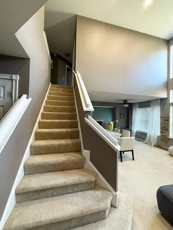 $2,750 | 160 Crescent Lane, Schaumburg, IL 60193