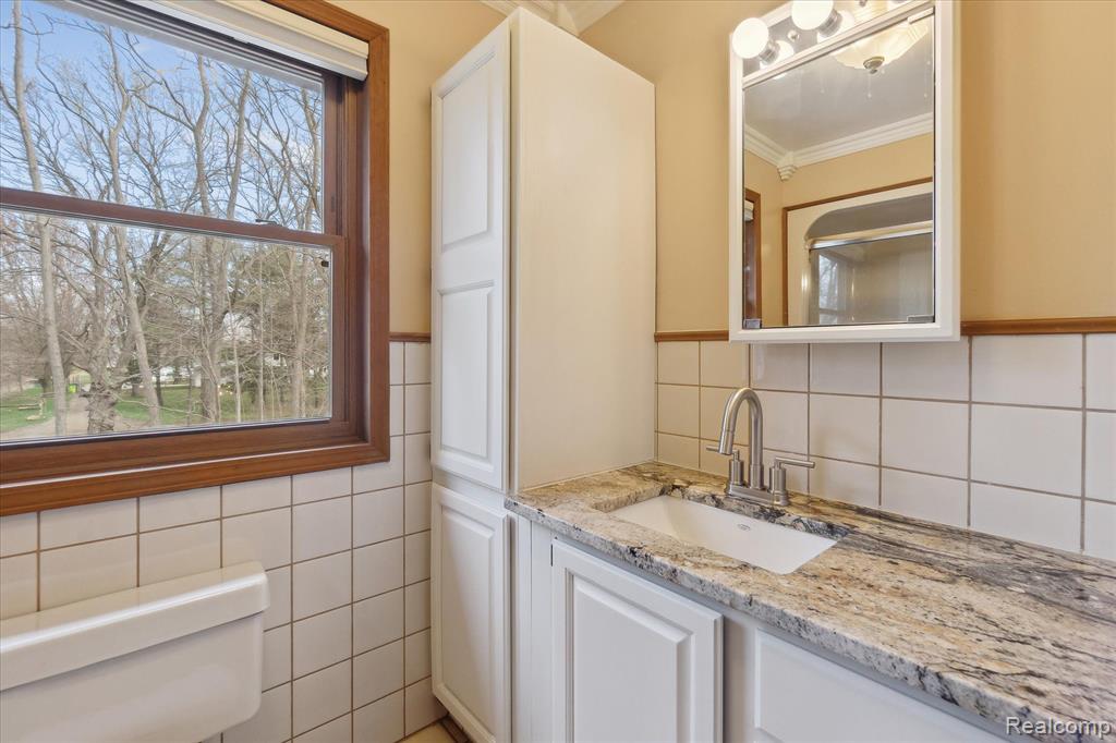 56165 9 Mile Road South Lyon, MI 48178 - Photo 33 of 65