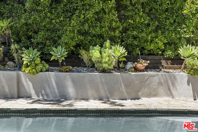 a view of livingroom with furniture