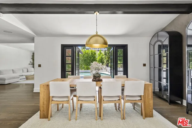 a view of washer and dryer in a room