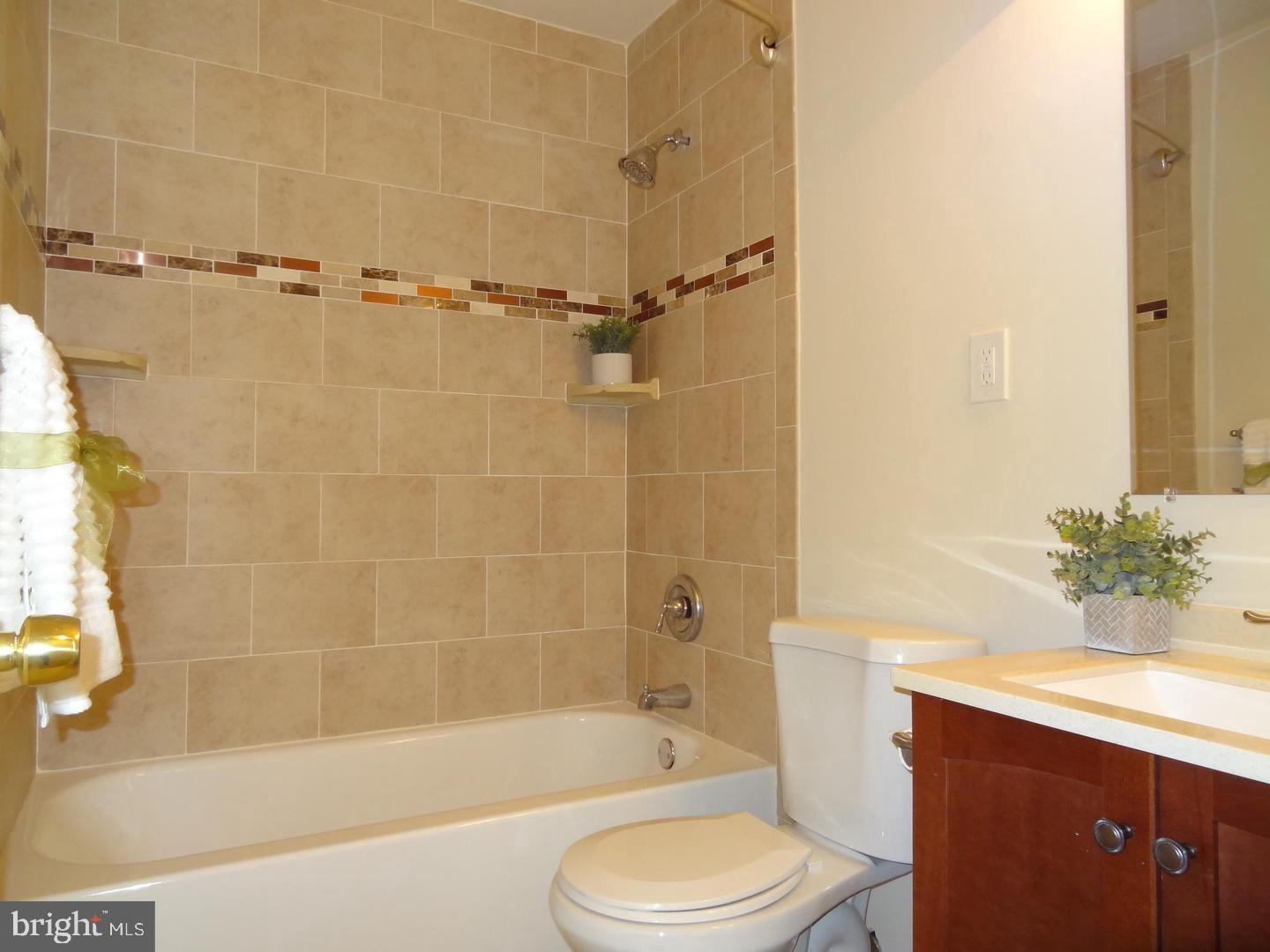 11614 Vantage Hill Road, Unit 12B Reston, VA 20190 - Photo 17 of 39 Gallery Image 17
