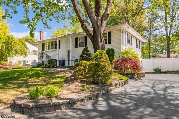$579,813 | 44 Summit Road, Oak Ridge, NJ 07438
