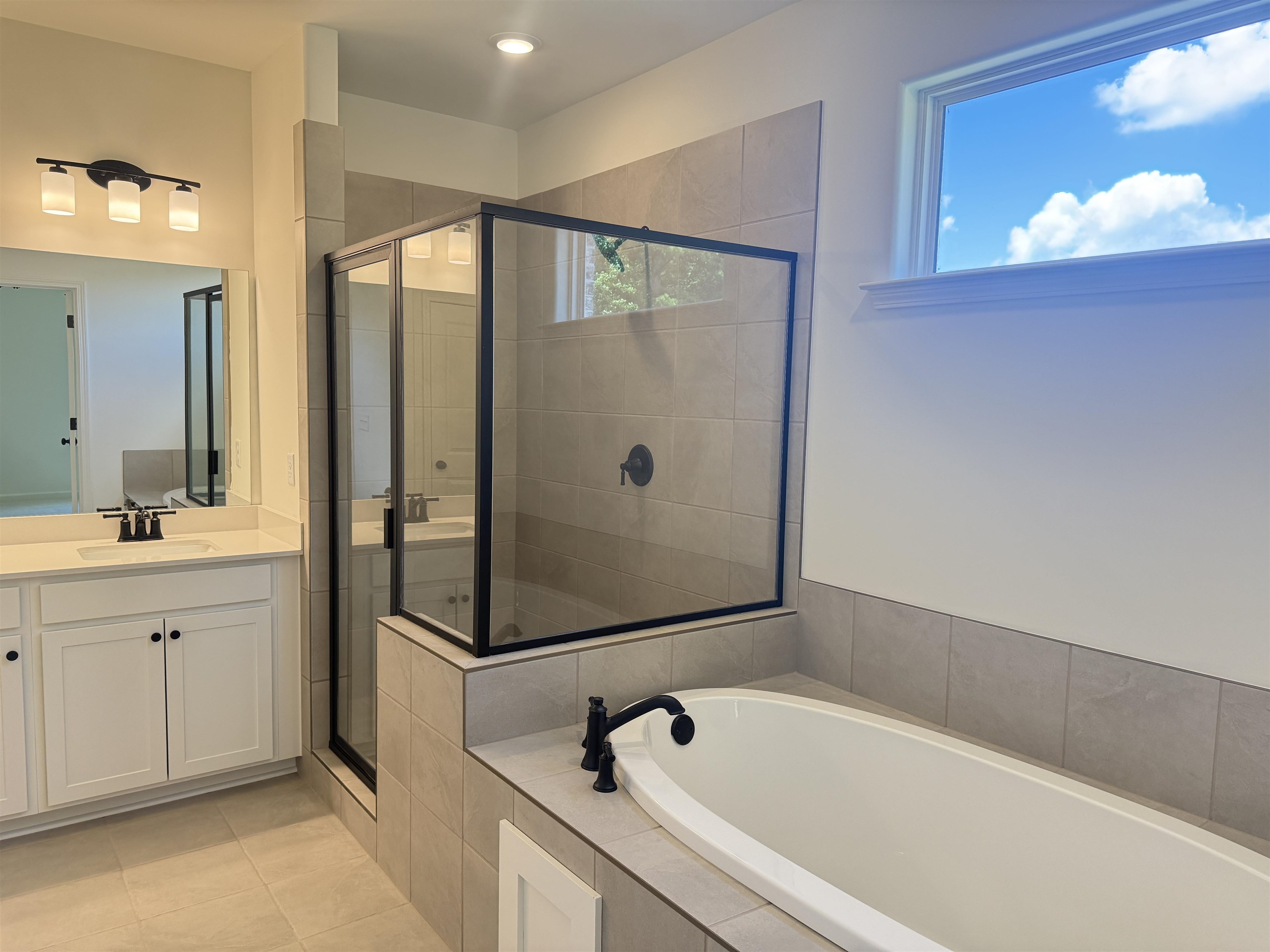 85 Ridgefield Drive Oakland, TN 38060 - Photo 8 of 12 a bathroom with a tub a sink and mirror