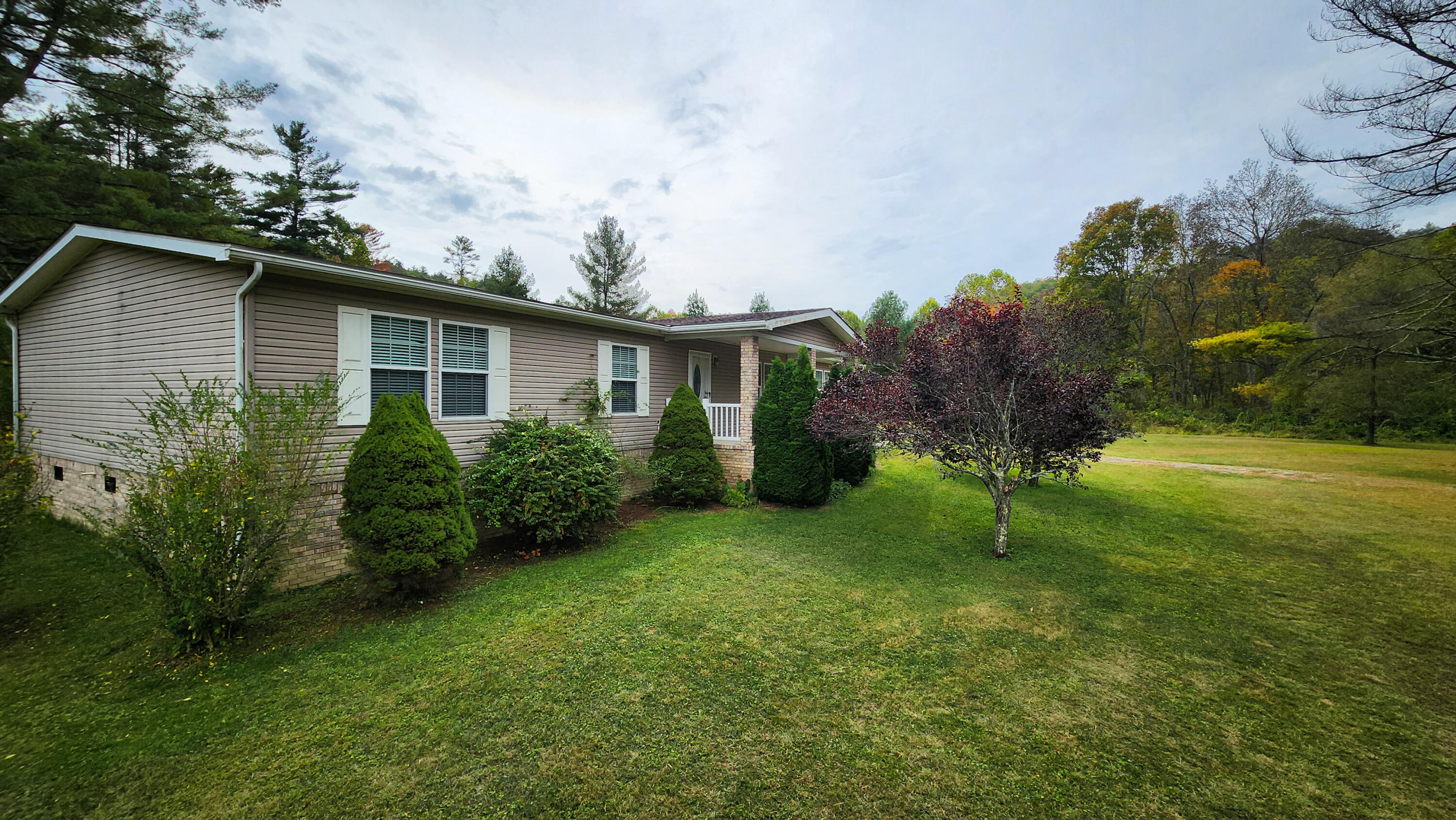 1015 Bolars Draft Road Warm Springs, VA 24484 - Photo 11 of 54 1000059648