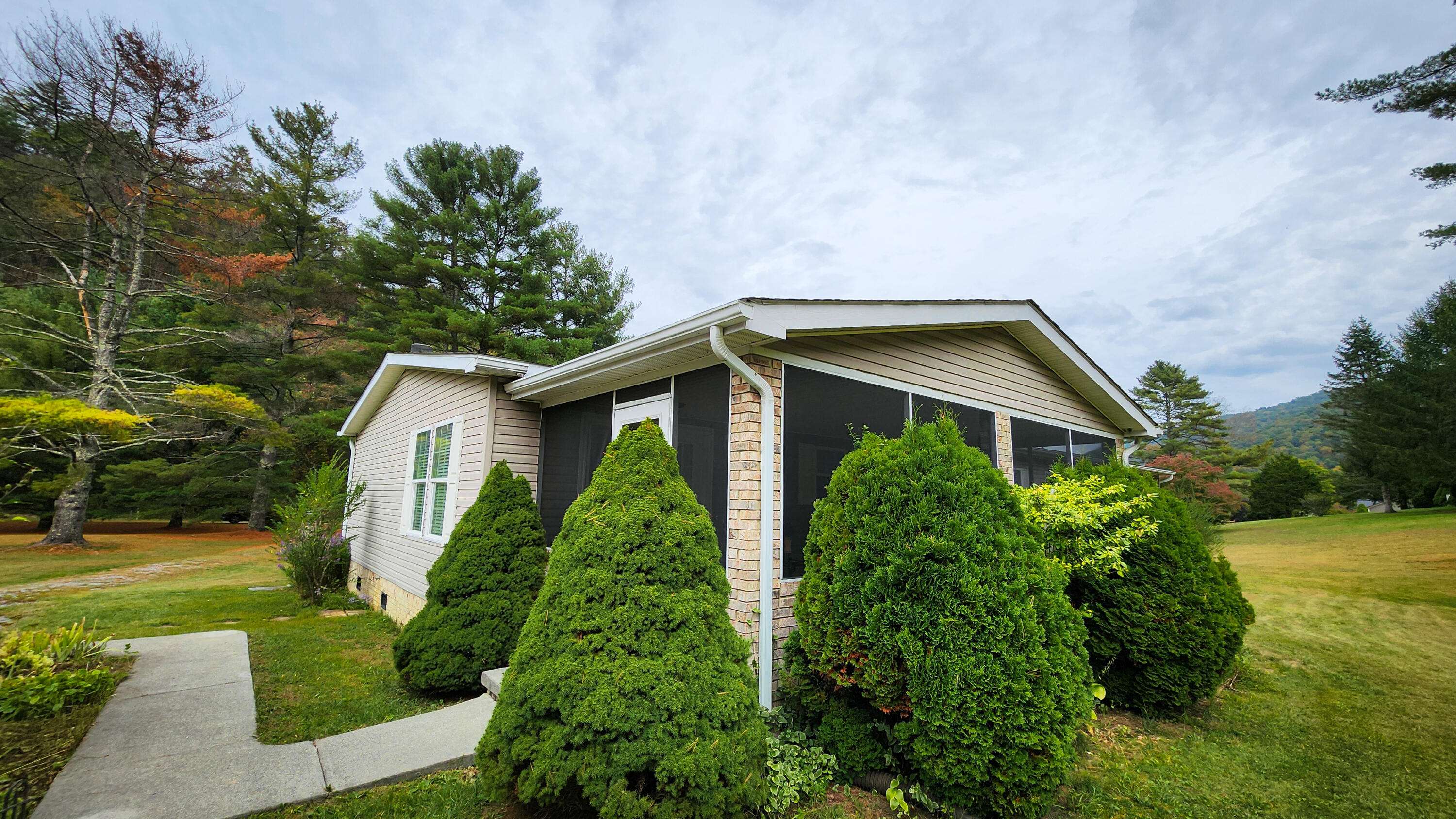 1015 Bolars Draft Road Warm Springs, VA 24484 - Photo 6 of 54 1000059628