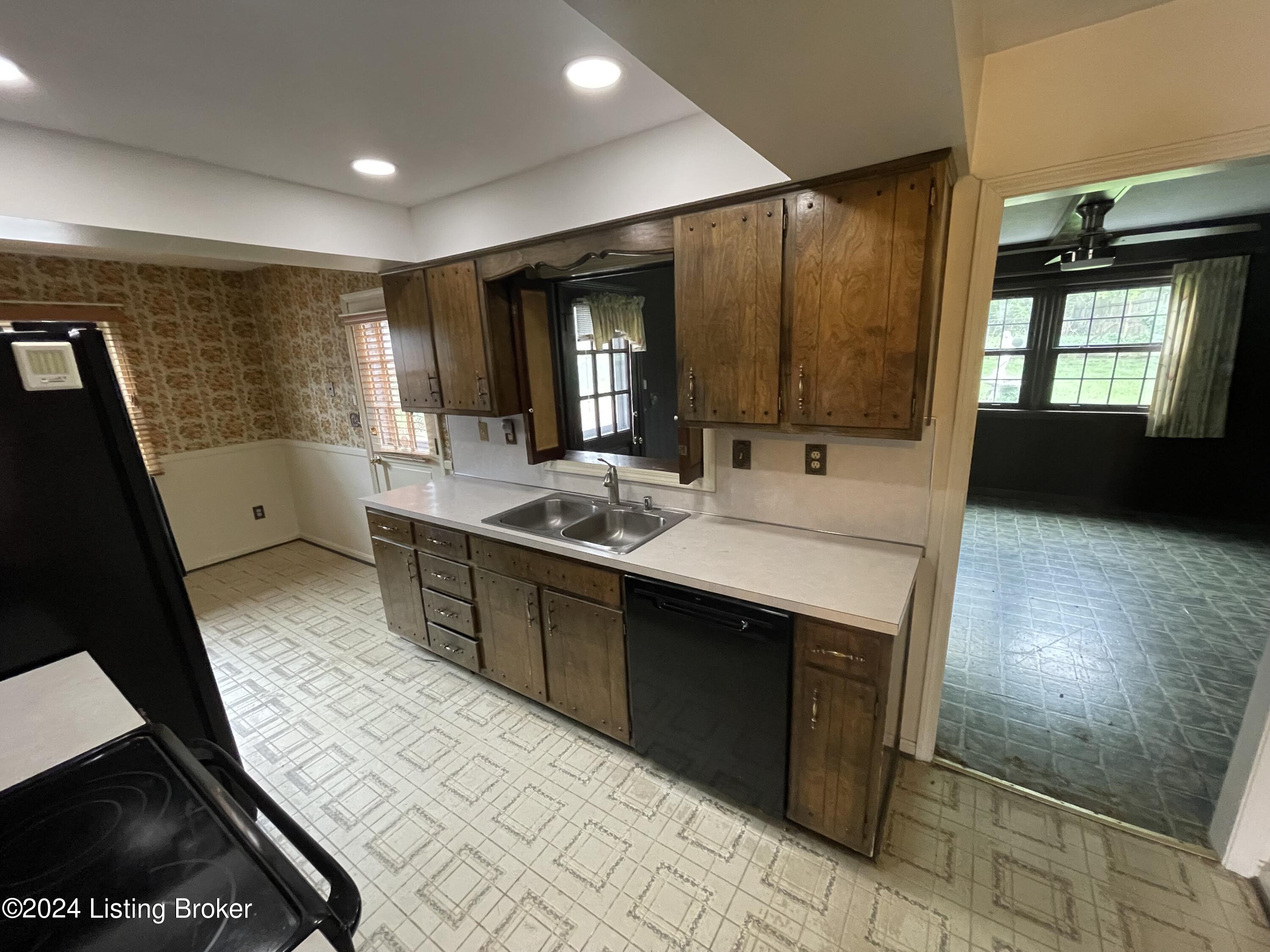 430 Knightsbridge Road Louisville, KY 40206 - Photo 9 of 13 Kitchen