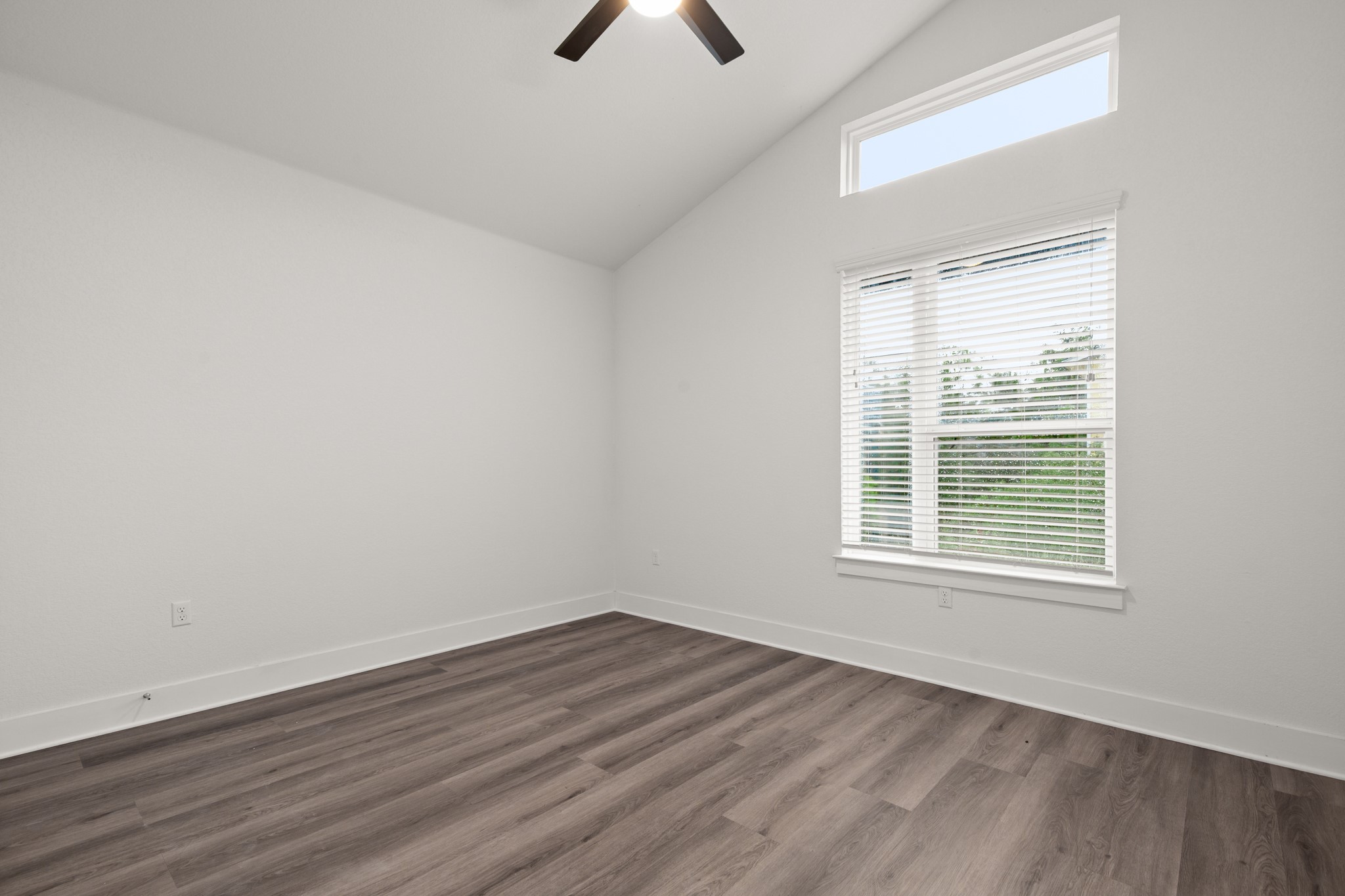 8922 Manchaca Road, Unit 701 Austin, TX 78748 - Photo 14 of 25 an empty room with a window and a ceiling fan