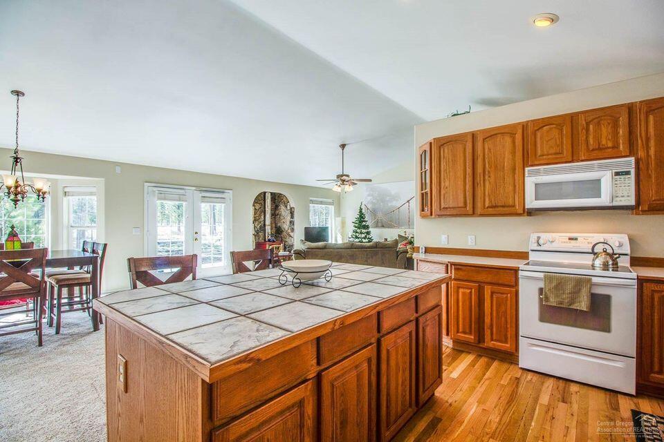 144927 Ringo Court La Pine, OR 97739 - Photo 7 of 22 Gallery Image 7