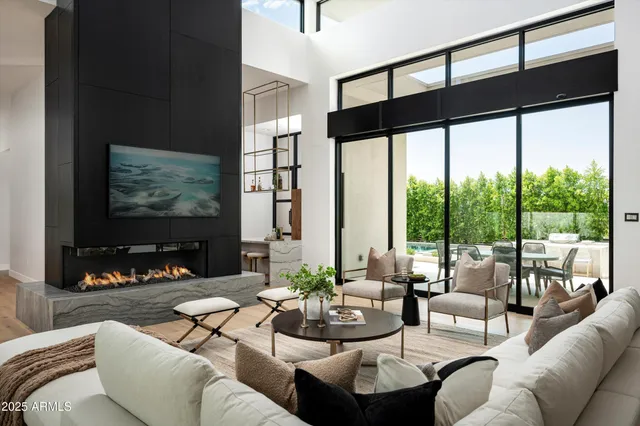 $9,200,000 | 6535 North 40th Place, Paradise Valley, AZ 85253