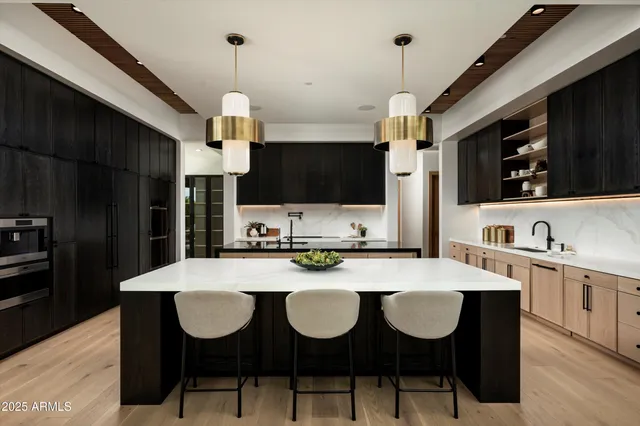 $9,200,000 | 6535 North 40th Place, Paradise Valley, AZ 85253