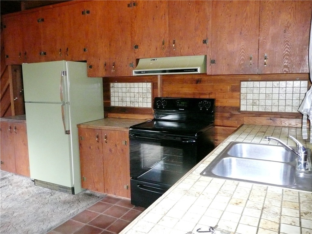 28 Old Blacks Beach Road Republic, WA 99166 - Photo 2 of 13