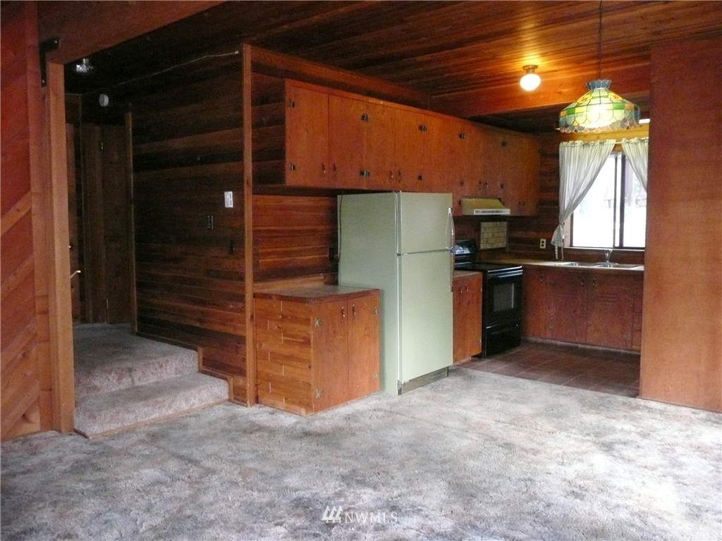28 Old Blacks Beach Road Republic, WA 99166 - Photo 4 of 13