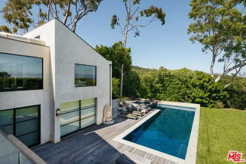 $8,250,000 | 27860 Winding Way, Malibu, CA 90265