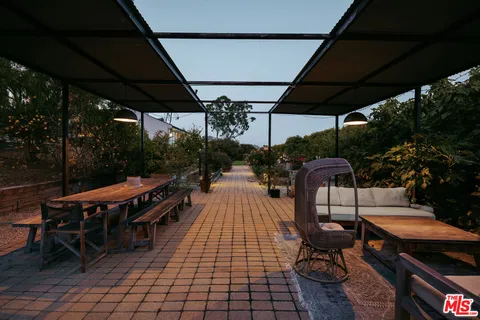 $8,250,000 | 27860 Winding Way, Malibu, CA 90265