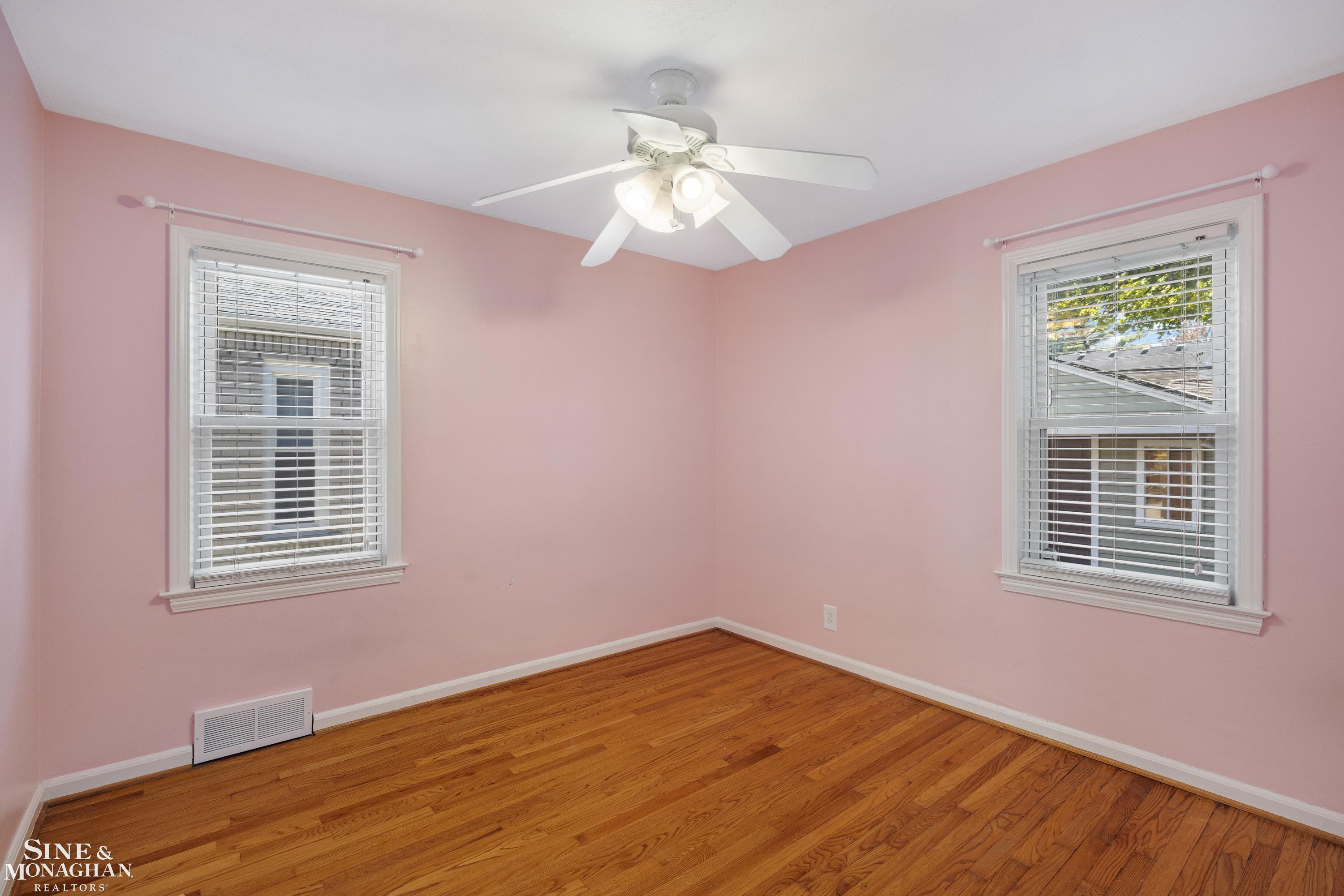 2073 Hampton Road Grosse Pointe Woods, MI 48236 - Photo 19 of 39