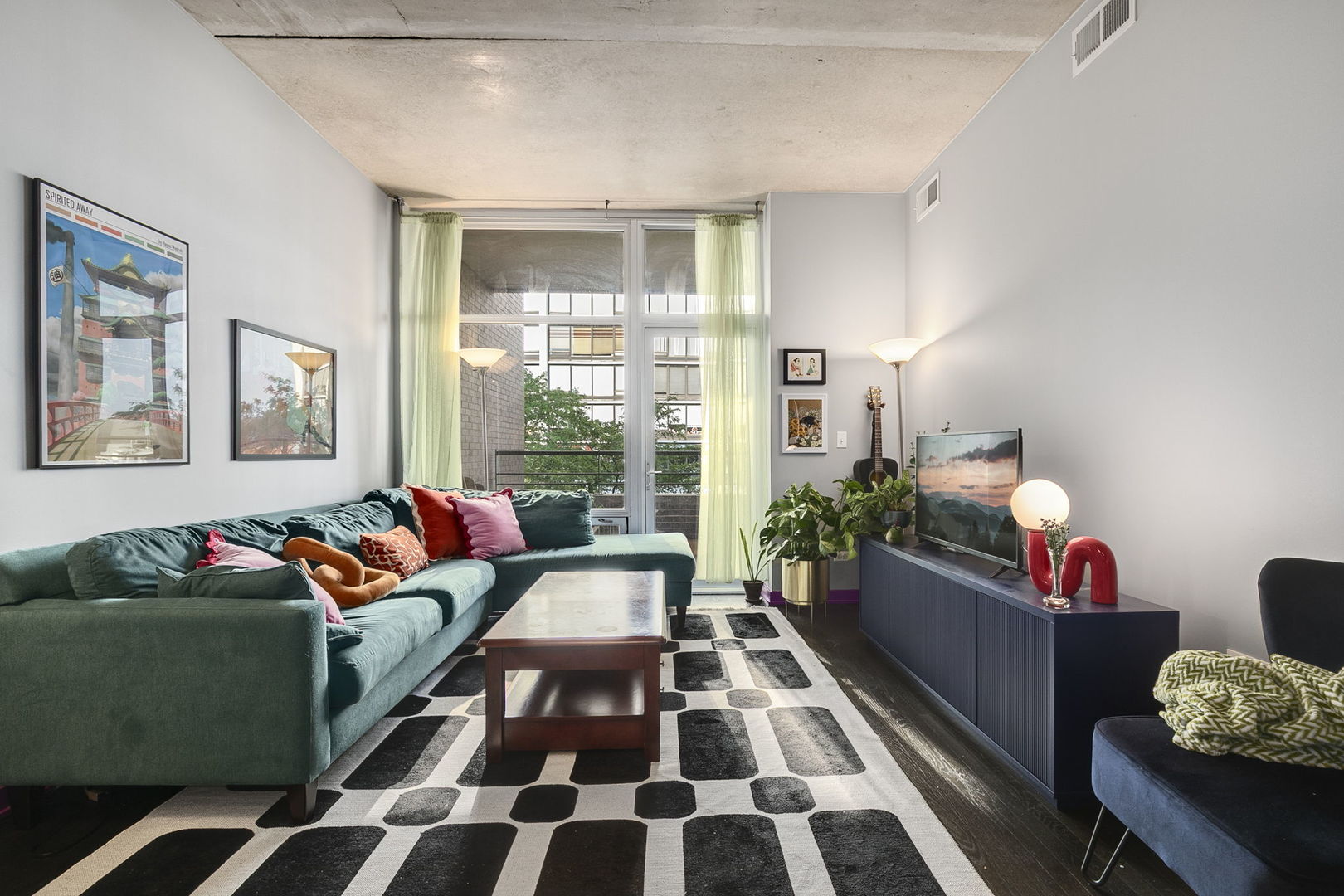 5430 North Sheridan Road, Unit 403 Chicago, IL 60640 - Photo 3 of 19 Gallery Image 3