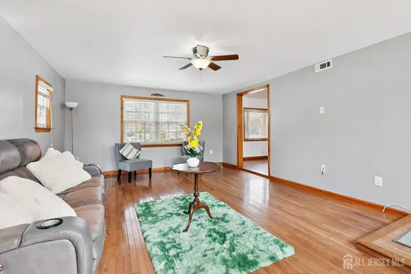 $649,999 | 32 Glenville Road, Edison, NJ 08817
