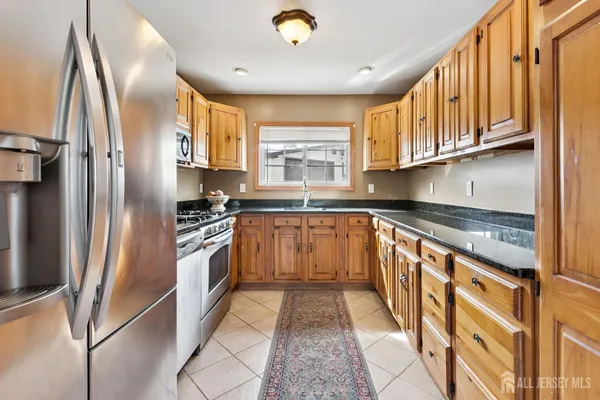 $649,999 | 32 Glenville Road, Edison, NJ 08817