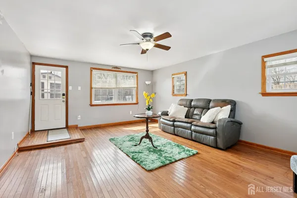 $649,999 | 32 Glenville Road, Edison, NJ 08817
