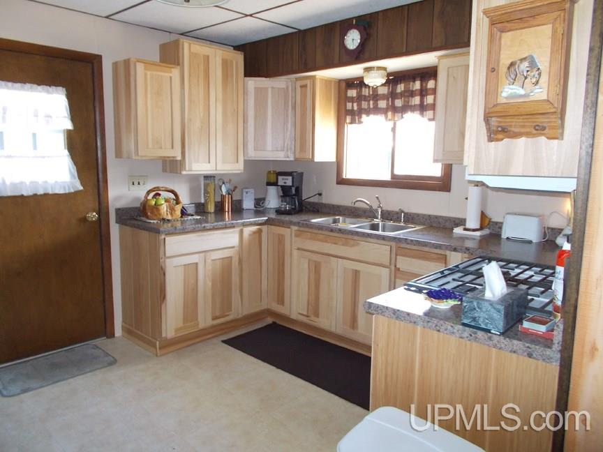 2218 Co Road Gulliver, MI 49840 - Photo 10 of 20