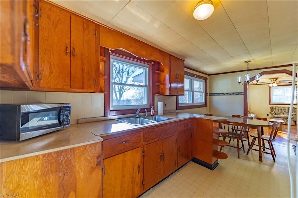 1463 Cb Eller School Road Elkin, NC 28621 - Photo 6 of 50 Kitchen with dining area