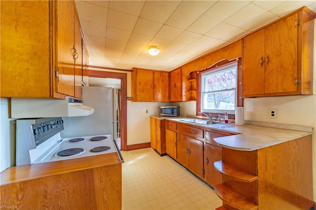 1463 Cb Eller School Road Elkin, NC 28621 - Photo 7 of 50 Gallery Image 7