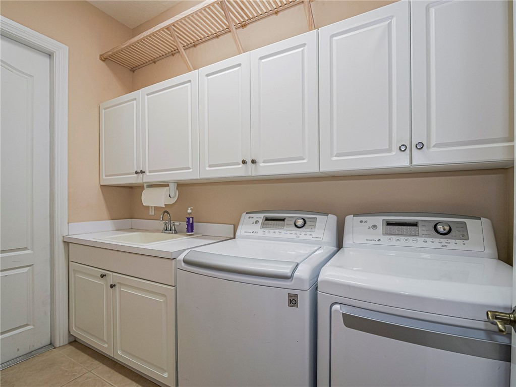 4570 Bridgepointe Way, Unit 148 Vero Beach, FL 32967 - Photo 25 of 32 a utility room with dryer and washer