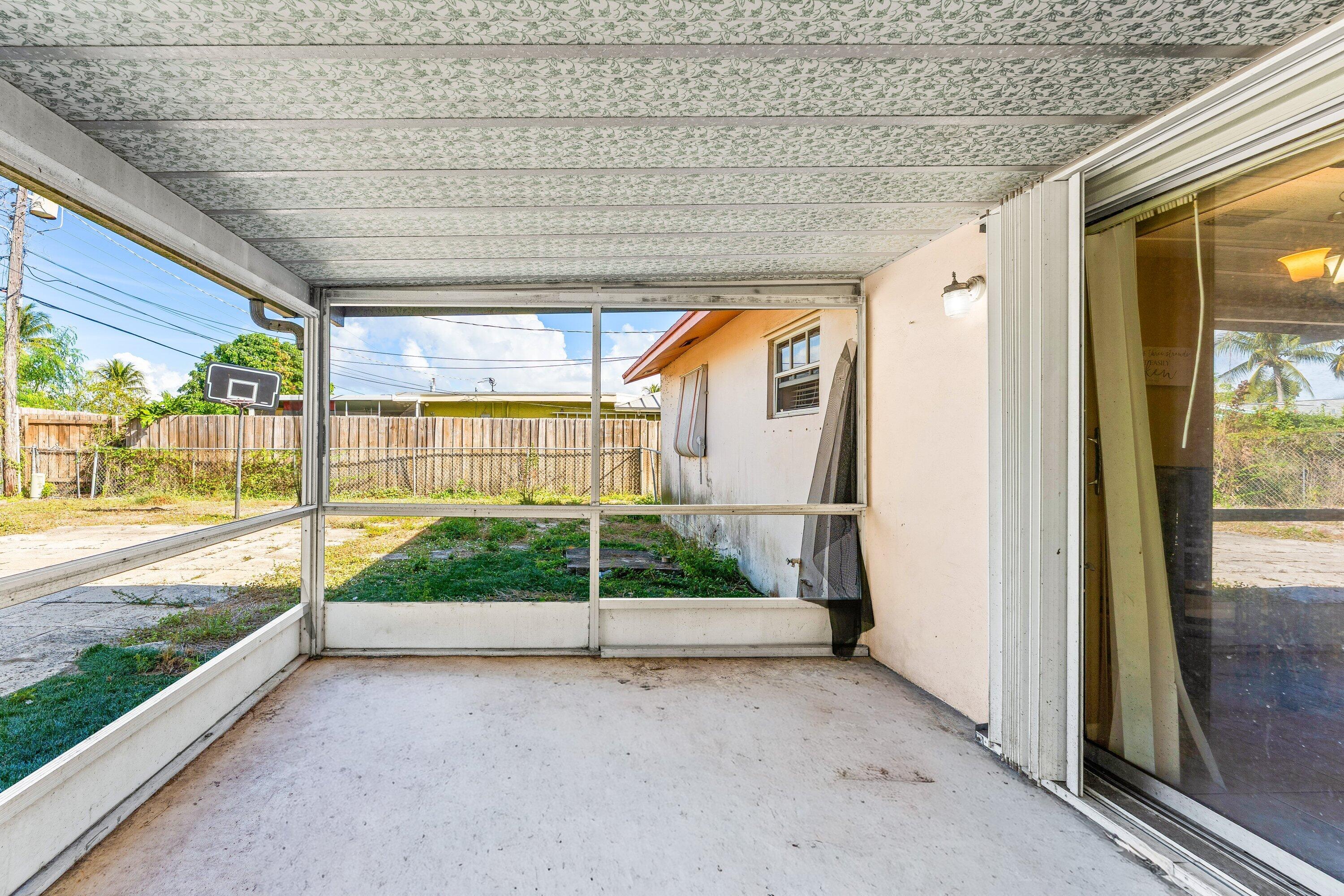 330 West 22nd Court Riviera Beach, FL 33404 - Photo 20 of 34 Covered patio