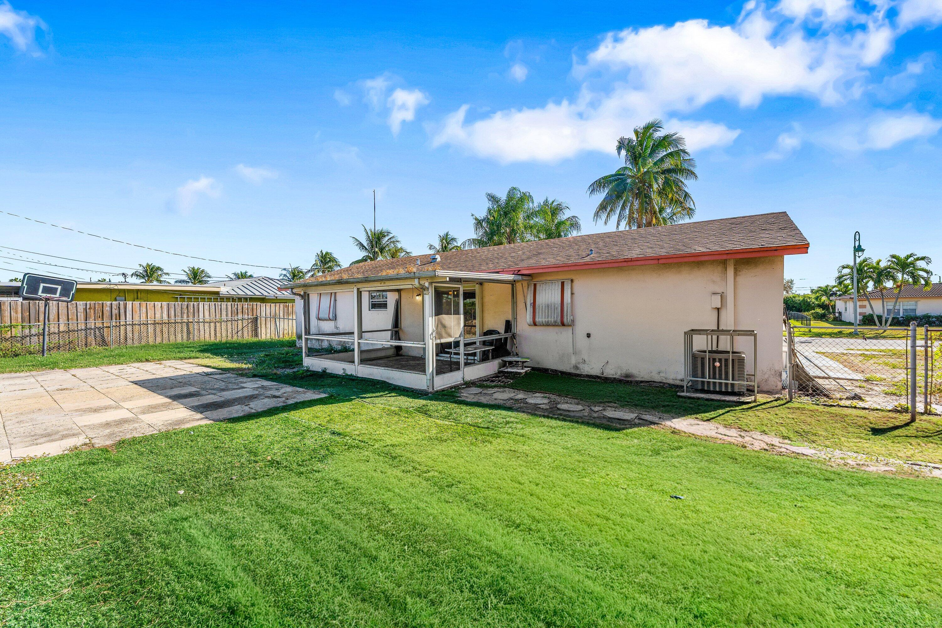 330 West 22nd Court Riviera Beach, FL 33404 - Photo 21 of 34 Backyard